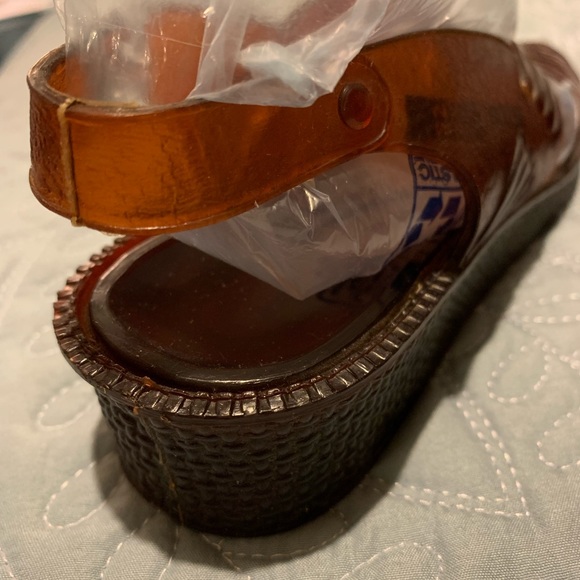 Like New Amber color Water Shoes. Size 7 - Picture 4 of 4